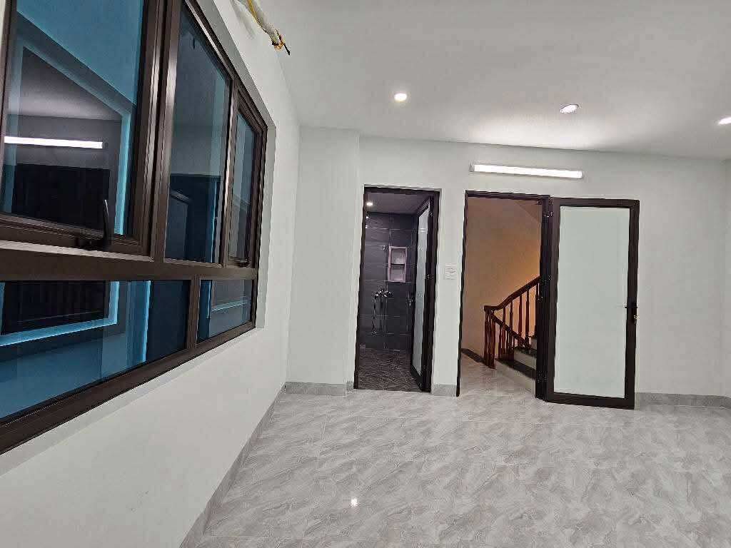 EM HOÀ - 0943311141 - SẴN NHÀ ĐẸP TRUNG TỰU, DT30m, MT4M, CHỈ  NHỈNH 6 TỶ,  MỚI TINH Ở NGAY, ÔTÔ ĐỖ CỬA, GẦN CHỢ, FULL CÔNG