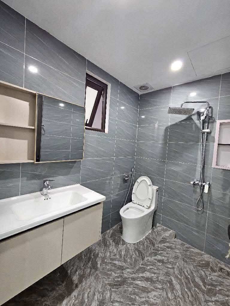 EM HOÀ - 0943311141 - SẴN NHÀ ĐẸP TRUNG TỰU, DT30m, MT4M, CHỈ  NHỈNH 6 TỶ,  MỚI TINH Ở NGAY, ÔTÔ ĐỖ CỬA, GẦN CHỢ, FULL CÔNG