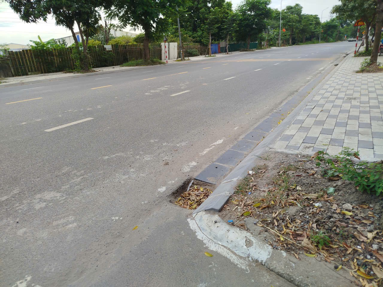 Bán nhà 2 tầng Uy nỗ, Đông Anh_ô tô đỗ cửa_khu nhà cán bộ, công nhân, viên chức