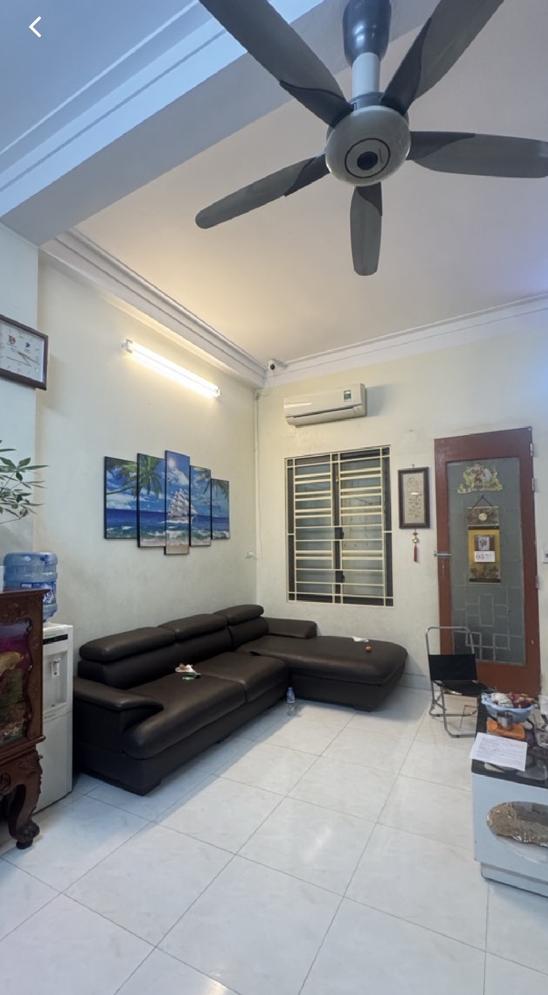 Chính chủ cần bán căn nhà 3 tầng tại trung tâm thị trấn