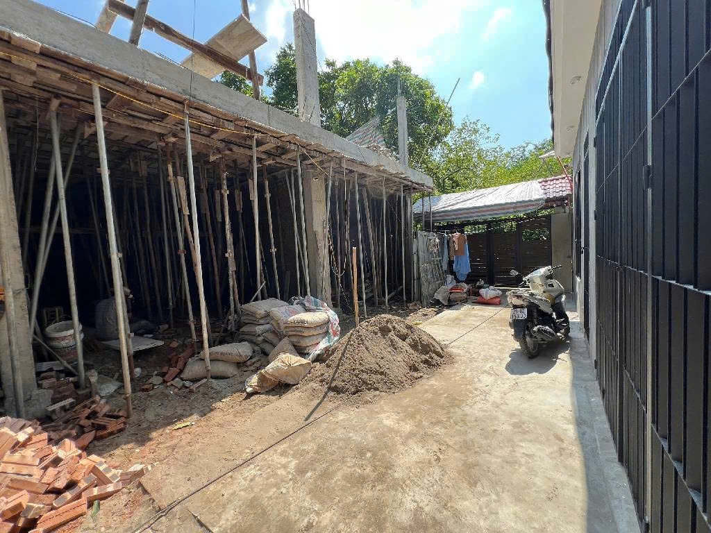 Nhà xây mới chỉ 2x, oto đỗ cửa