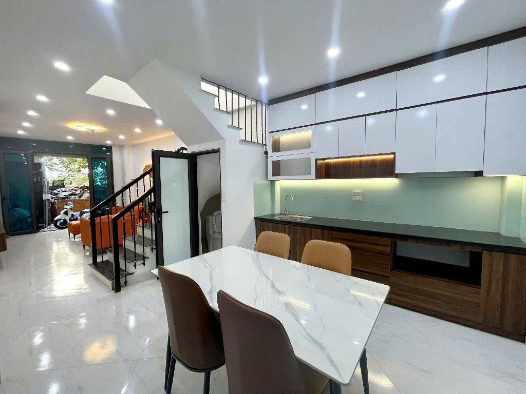 Nhà xây mới chỉ 2x, oto đỗ cửa