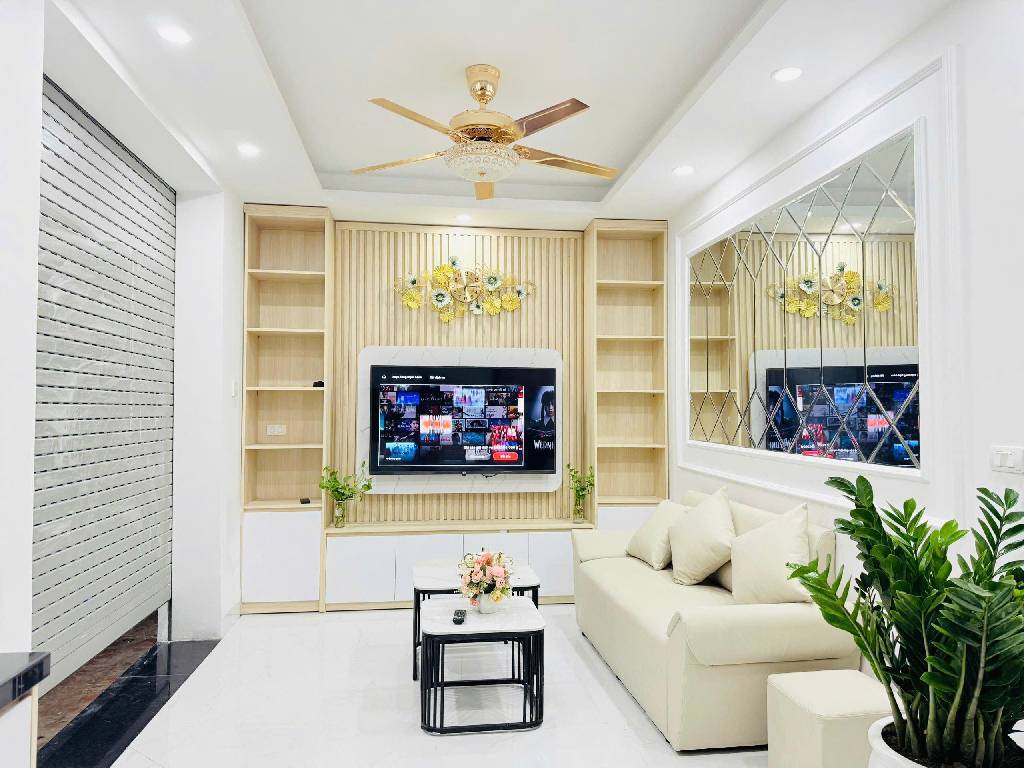 Cầu Giấy – Nhà Đẹp Vị Trí Kim Cương – Hiếm Có Trong Tầm Giá!”