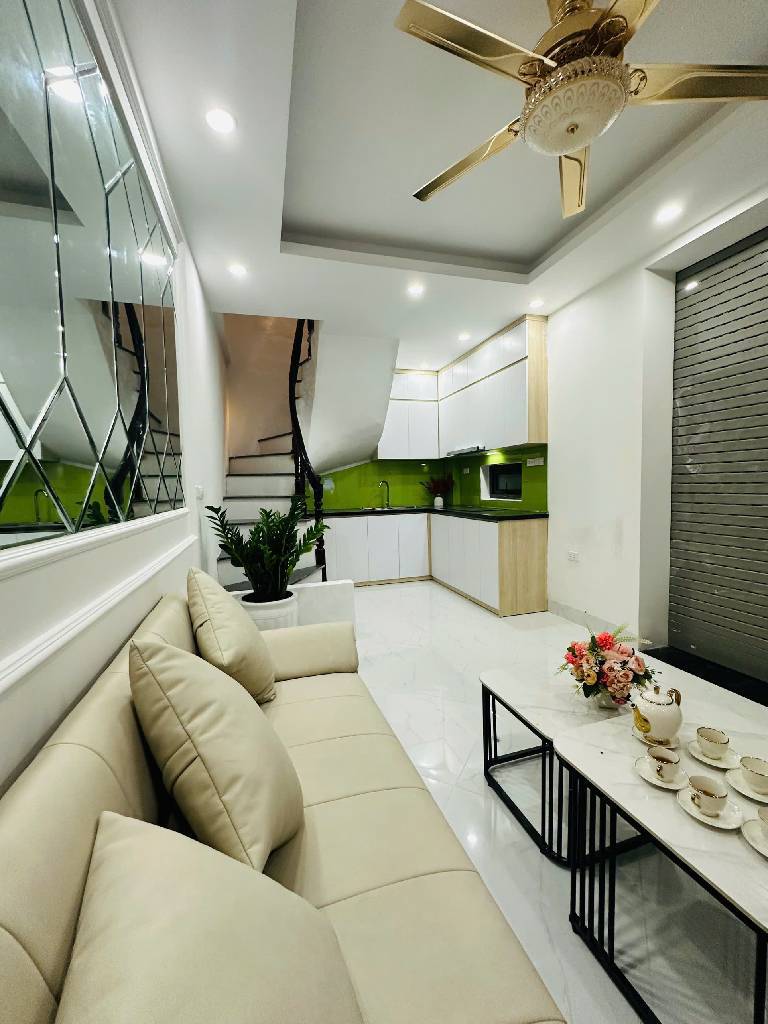Cầu Giấy – Nhà Đẹp Vị Trí Kim Cương – Hiếm Có Trong Tầm Giá!”
