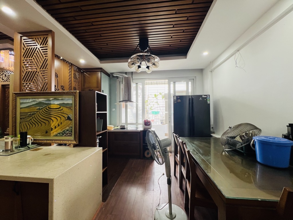 TRUNG TÂM CẦU GIẤY - 125m² CHỈ 9 TỶ - 3 NGỦ ĐỦ CÔNG NĂNG