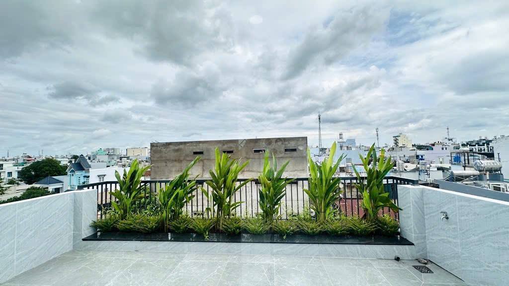 Nhà mới Gần Hiệp Thành, phân lô Vip  DT: 4,2 x 13, 54m  Kết Cấu: 2 Lầu, 4PN, 4WC  GIá nhình 6T  LH: 0909109860