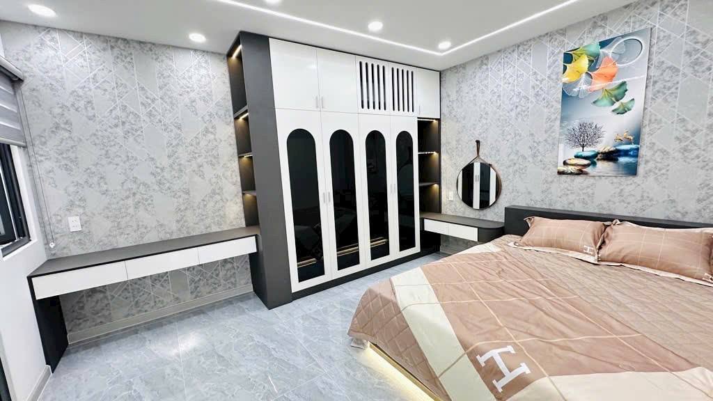 Nhà mới Gần Hiệp Thành, phân lô Vip  DT: 4,2 x 13, 54m  Kết Cấu: 2 Lầu, 4PN, 4WC  GIá nhình 6T  LH: 0909109860