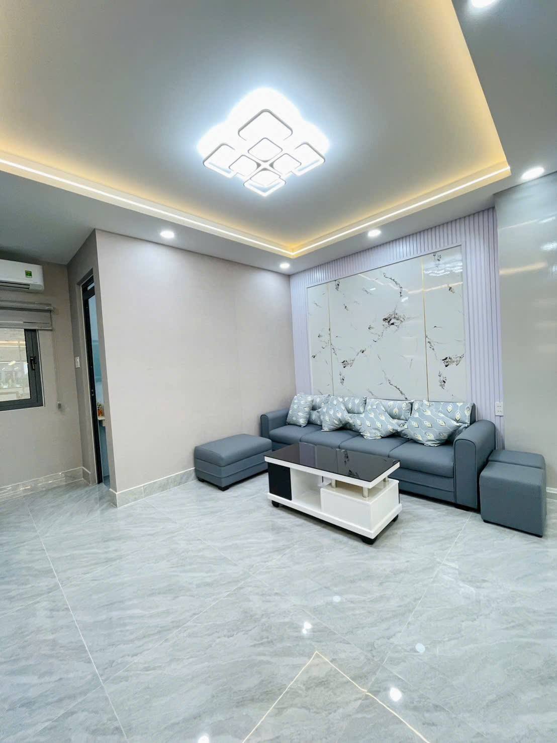 Nhà mới Gần Hiệp Thành, phân lô Vip  DT: 4,2 x 13, 54m  Kết Cấu: 2 Lầu, 4PN, 4WC  GIá nhình 6T  LH: 0909109860