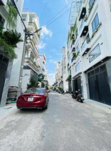 Nhà mới Gần Hiệp Thành, phân lô Vip DT: 4,2 x 13, 54m Kết Cấu: 2 Lầu, 4PN, 4WC GIá nhình 6T LH: 0909109860