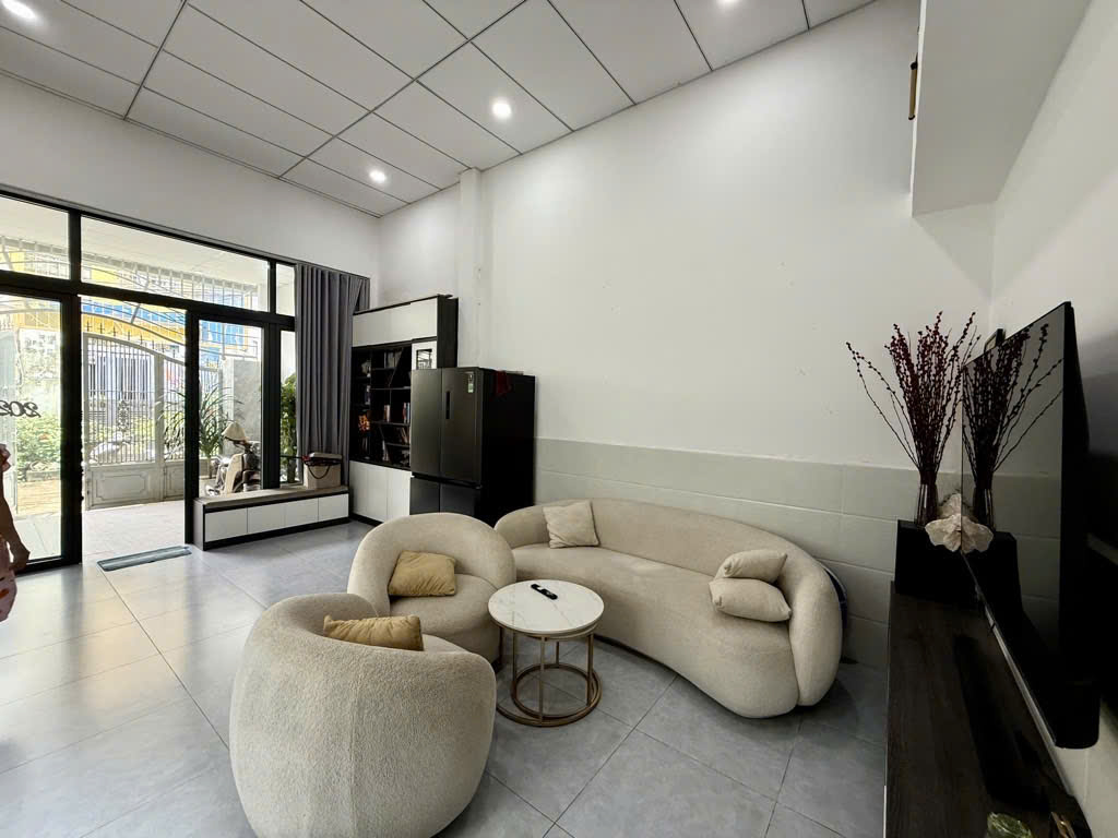 Nhà ở gần trường THCS Hoa Lư  (Q.9 cũ)  (Chỉ 6,xx Tỷ)