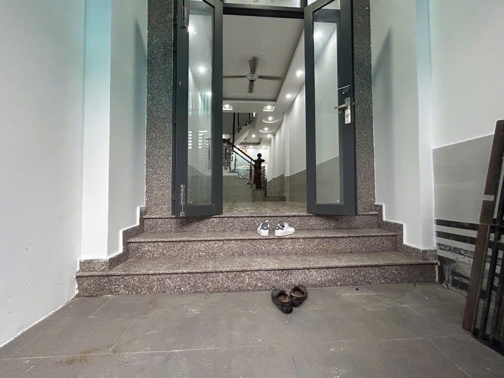 B-á-N Nhà H-iế-m h-iế-m có ở gần B-ế-n Xe Miền Đông