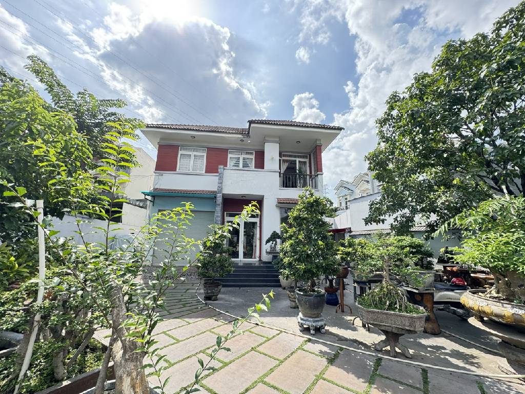 G.ẤP B.ÁN BIỆT THỰ SÂN VƯỜN ĐẸP LUNG LINH GẦ.N NGÃ 4 THỦ ĐỨC