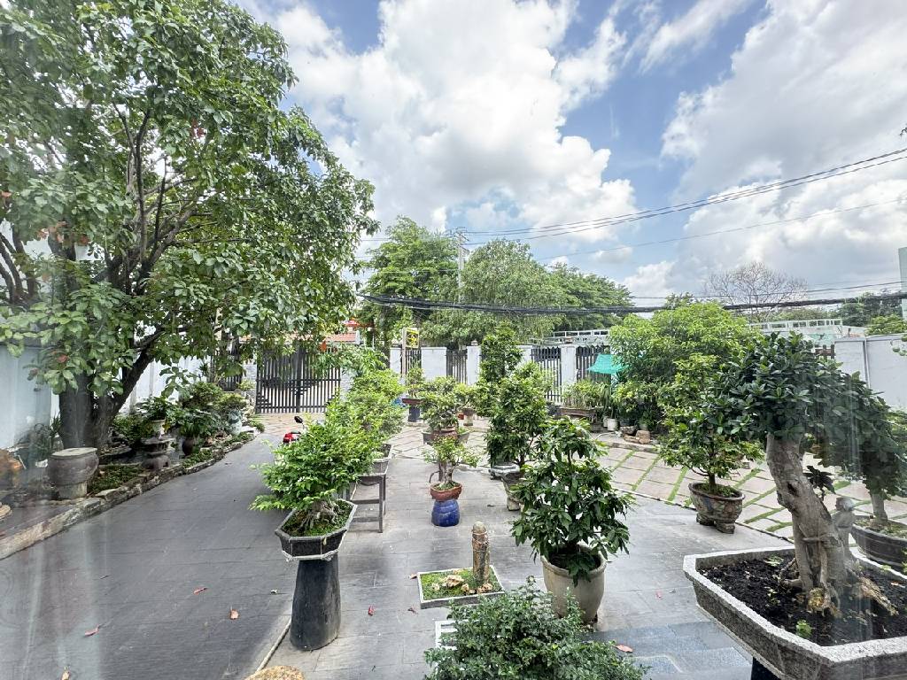 G.ẤP B.ÁN BIỆT THỰ SÂN VƯỜN ĐẸP LUNG LINH GẦ.N NGÃ 4 THỦ ĐỨC