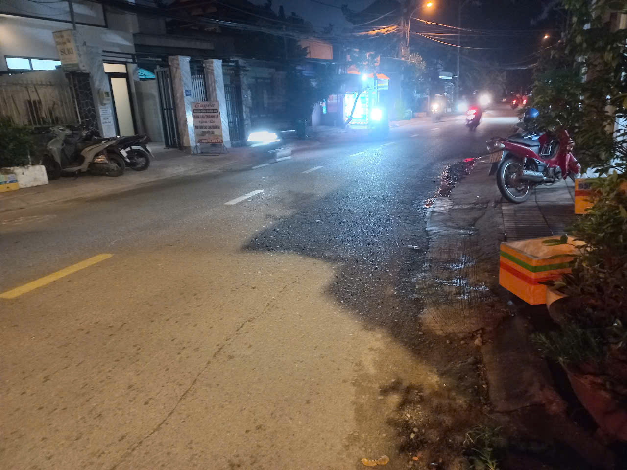 BÁ-N G.ẤP DÃY TRỌ 4 PHÒNG + MT KINH DOANH