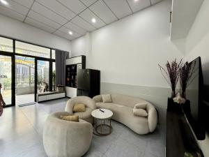 Nhà ở gần trường THCS Hoa Lư  (Q.9 cũ)  (Chỉ 6,xx Tỷ)