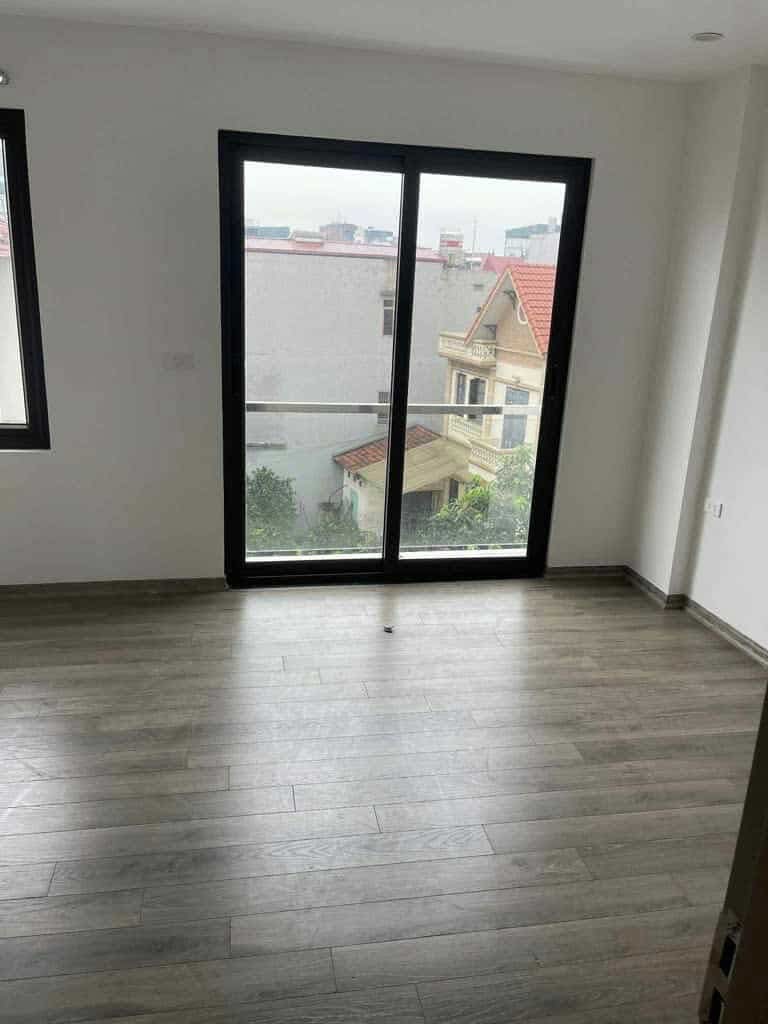 NHỈNH 5 TỶ CÓ NGAY CĂN NHÀ 5 TẦNG BÁT KHỐI, 33M2 NHÀ Ở CỘNG 17M2 SÂN VƯỜN ĐỂ XE, FULL NỘI THẤT MỚI 3 TẦNG VỀ Ở NGAY. Ô tô đỗ cổng, gần công viên hồ điều hòa, 50m ra ô tô thông.