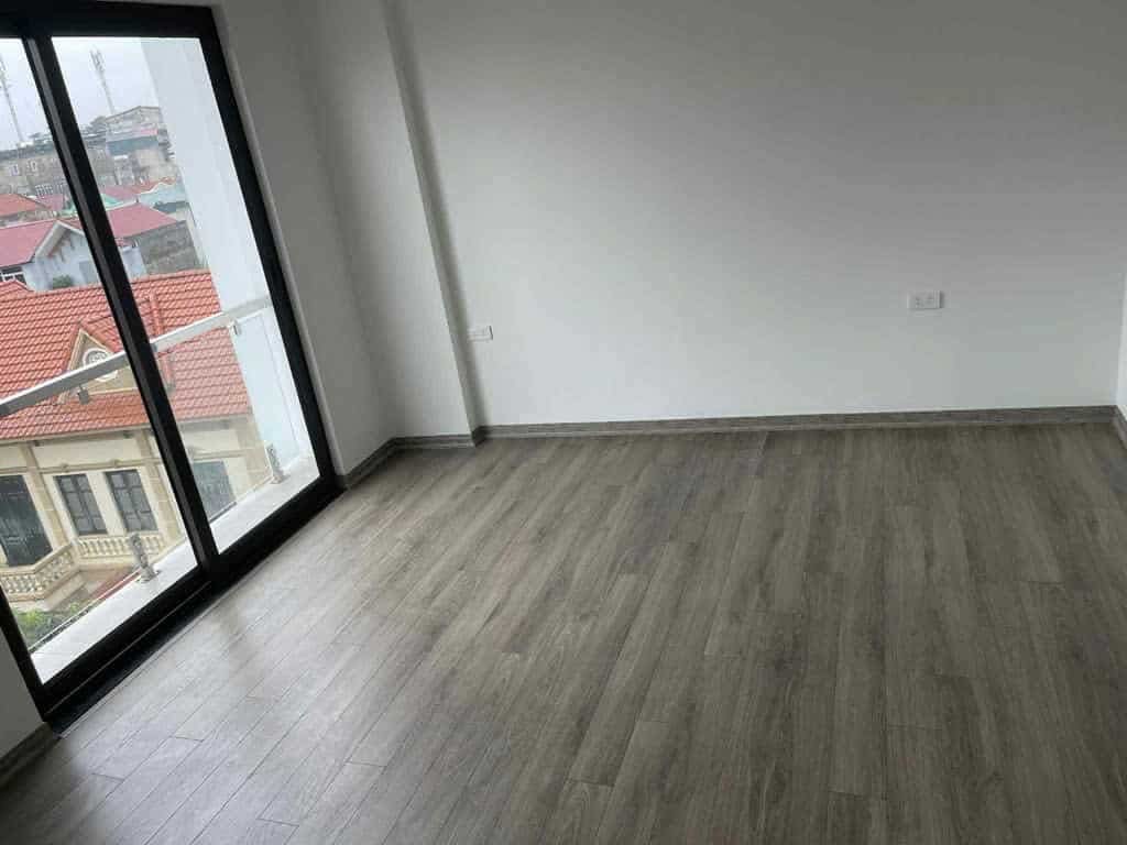 NHỈNH 5 TỶ CÓ NGAY CĂN NHÀ 5 TẦNG BÁT KHỐI, 33M2 NHÀ Ở CỘNG 17M2 SÂN VƯỜN ĐỂ XE, FULL NỘI THẤT MỚI 3 TẦNG VỀ Ở NGAY. Ô tô đỗ cổng, gần công viên hồ điều hòa, 50m ra ô tô thông.