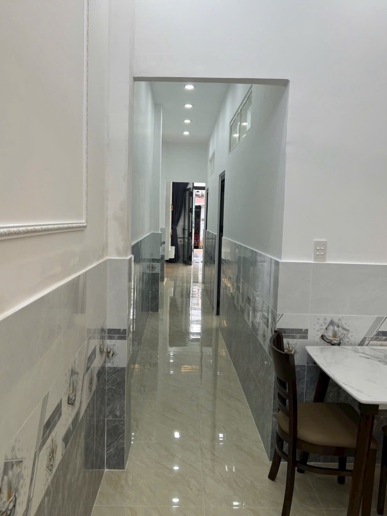 NHÀ MỚI, XE HƠI NGỦ TRONG NHÀ, DIỆN TÍCH 110M2, NGANG 5 DÀI 23M. TIỆN ÍCH ĐẦY ĐỦ