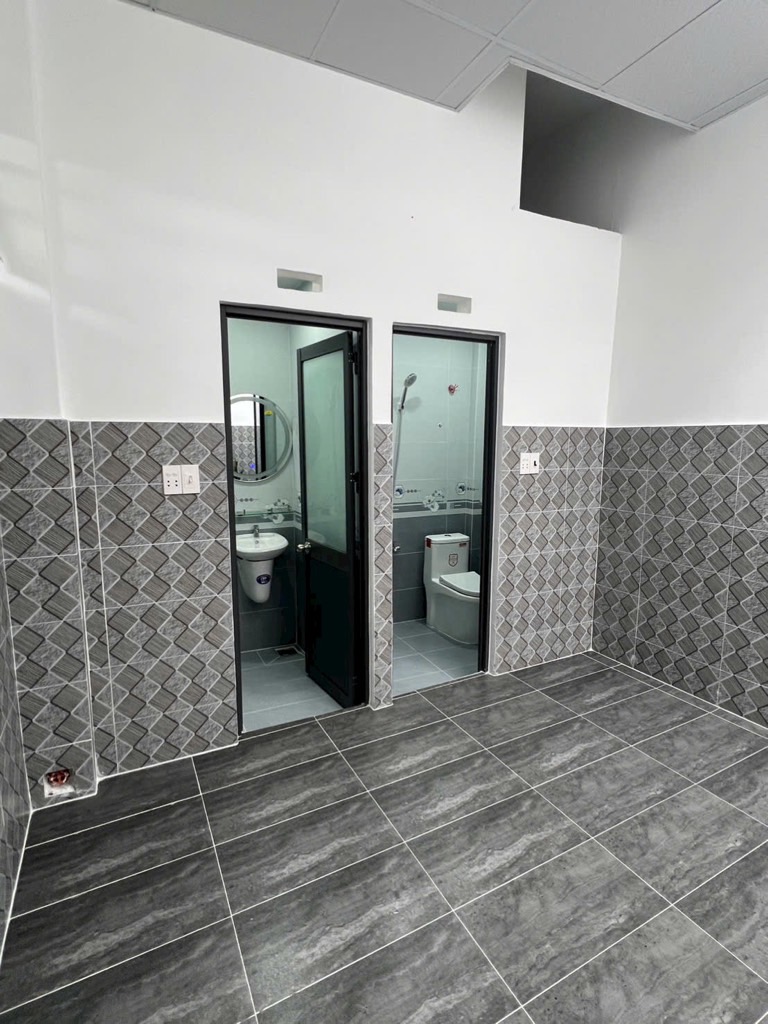 NHÀ MỚI, XE HƠI NGỦ TRONG NHÀ, DIỆN TÍCH 110M2, NGANG 5 DÀI 23M. TIỆN ÍCH ĐẦY ĐỦ