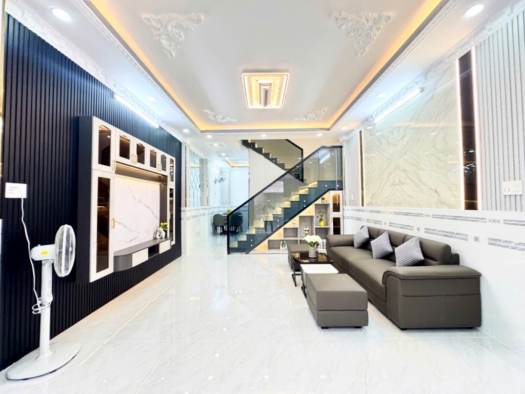 NHÀ MỚI LUNG LINH ĐÓN TẾT, CÁCH QUẬN 7 CHỈ 2 PHÚT, NGANG 4,5*11M. TIỆN ÍCH ĐẦY ĐỦ, SÁT CHỢ, TRƯỜNG HỌC...