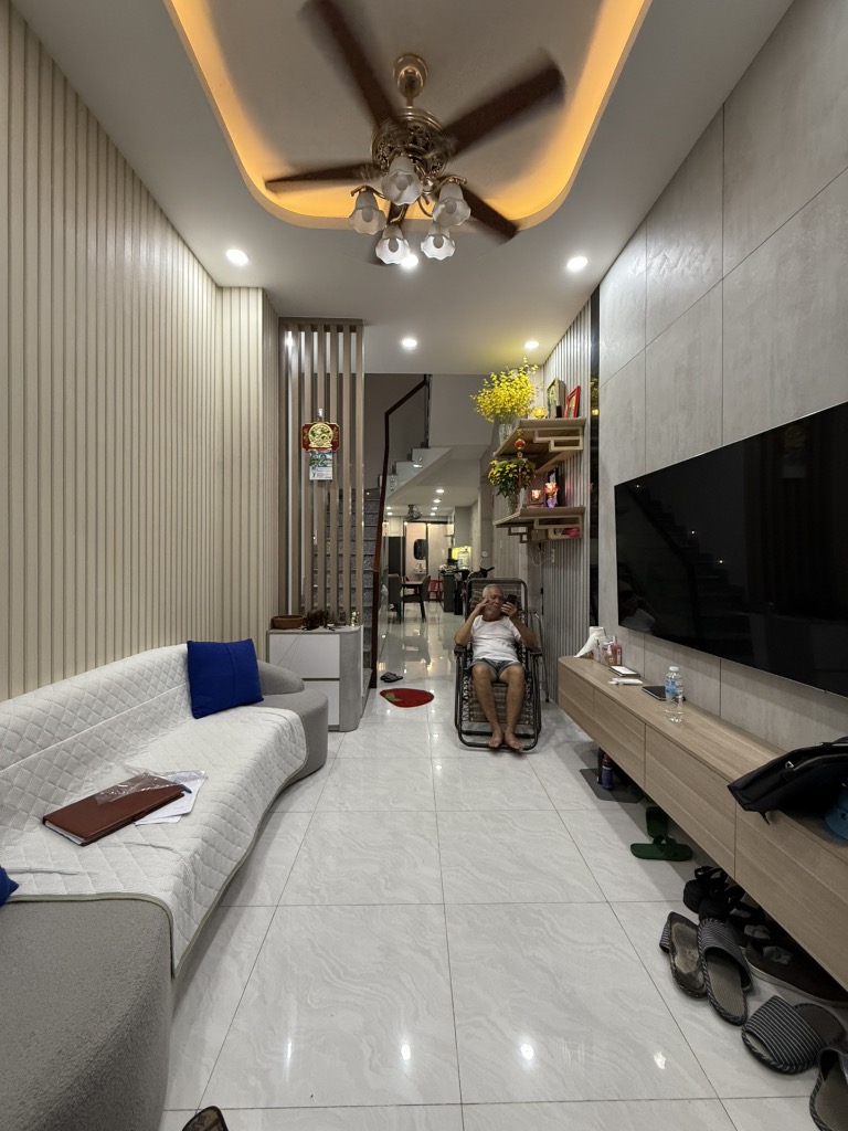 Bán nhà đẹp, gần vòng xoay 3tháng hai Điên Biên Phủ 51m2,vuông vức, hoàn công đủ.