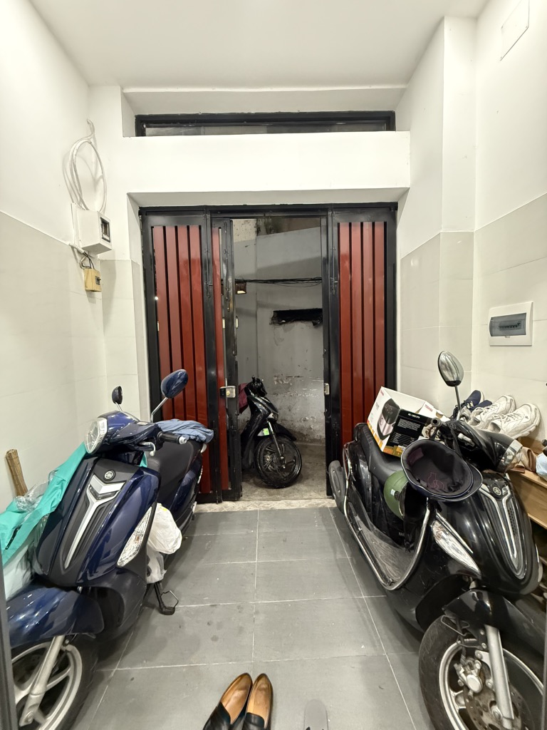 Bán nhà đẹp, gần vòng xoay 3tháng hai Điên Biên Phủ 51m2,vuông vức, hoàn công đủ.