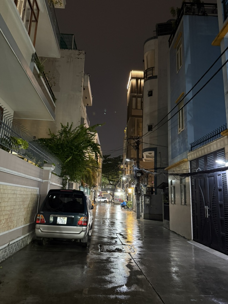 Bán nhà đẹp, gần vòng xoay 3tháng hai Điên Biên Phủ 51m2,vuông vức, hoàn công đủ.