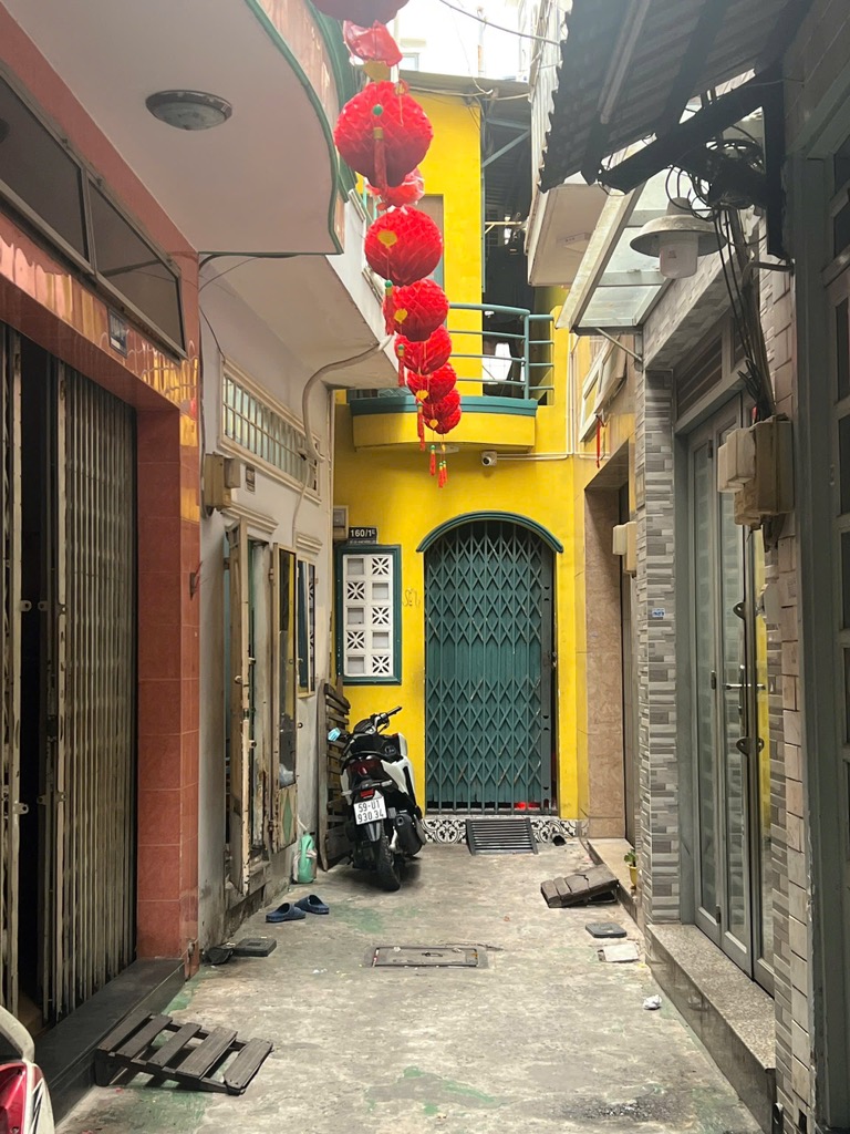 Bán nhà đẹp, gần mặt tiền, chỉ nhỉnh 2 tỷ .