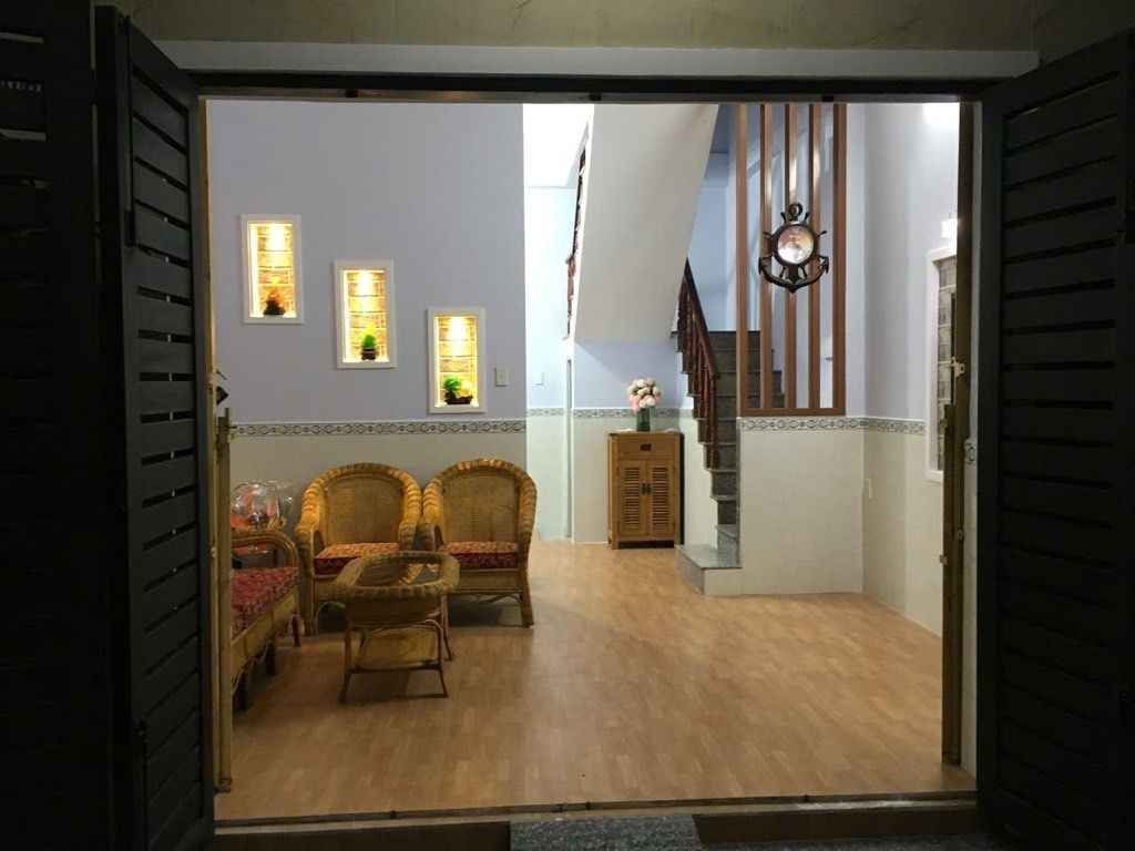 Nhà đẹp- 2 tầng, ngang gần 4  m. Nhỉnh 3 tỷ