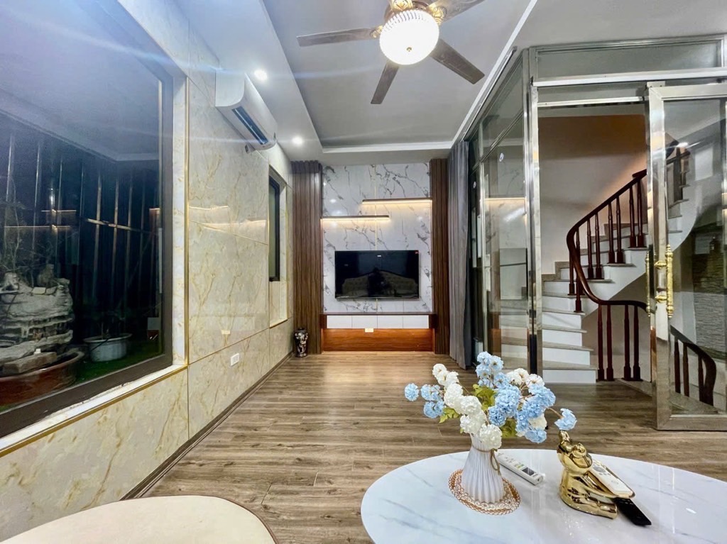 Nhà đẹp nhất phố Nhân Hoà - Hoa hậu Thanh Xuân