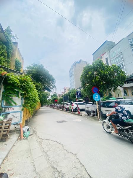 BÁN NHÀ 40M DÂN XÂY KCBT CHẮC CHẮN NGAY NGÃ TƯ GIẢNG VÕ - KIM MÃ -SỔ PHÂN LÔ - Ô TÔ CÁCH NHÀ 20M - 7 TỶ 6 (CTL)
