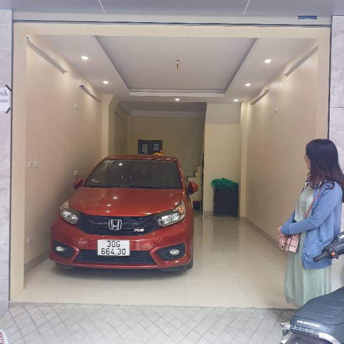 Bán nhà Nguyễn văn cừ 32m ô tô vào nhà giá 6.8ti.