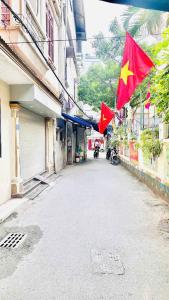 NHÀ NGÕ PHỐ THUỴ KHUÊ, Ô TÔ ĐỖ CỬA - 37M x 7 TẦNG KHUNG ĐẸP, THANG MÁY - MT 4M - SĐCC- 18 TỶ