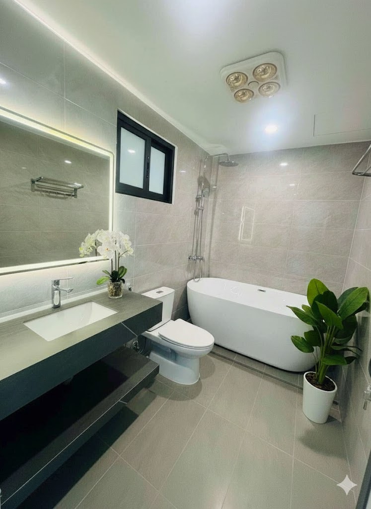 Bán nhà mới xây ở Ngọc Thụy