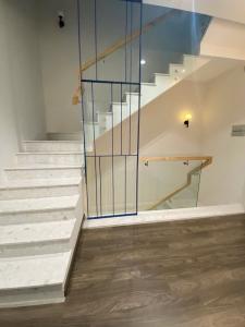Nhà 3 Tần Gara Ô Tô – 4PN – Đẹp Như Mới Trung Tâm Hiệp Bình Phước, Giá Chỉ 6,75 Tỷ!