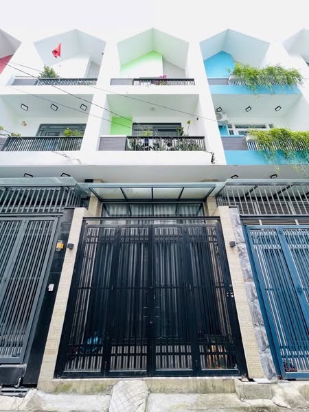 NGAY PHẠM VĂN ĐỒNG- NHÀ ĐẸP 3 TẦNG - HẺM XE HƠI - GIÁ CHỈ 6x TỶ