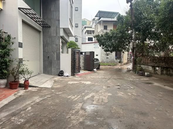 SIÊU PHẨM NGỌC THUỴ- GARA- THANG MÁY- FULL NỘI THẤT- NGÕ Ô TÔ TRÁNH