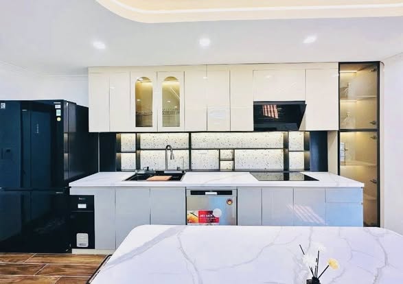 Bán nhà MINH KHAI - HAI BÀ TRƯNG, DT 41m giá 12 tỉ, ô tô nhỏ đỗ cửa, lô góc, vài bước chân ra mặt phố