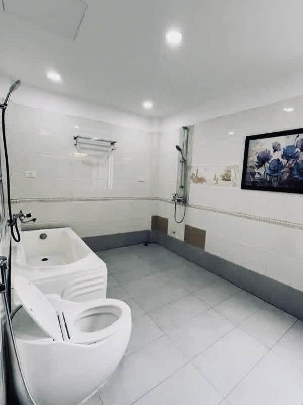 NHÀ PHỐ THÀNH NHÀN VÀI BƯỚC CHÂN RA PHỐ LỚN CHỈ - SÁT GA CÁT LINH CHỈ 9x đồng