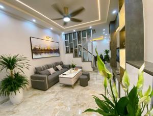 BÁN NHÀ 5 TẦNG PHỐ NGỌC LÂM, VỊ TRÍ ĐẮC ĐỊA TRUNG TÂM CỦA QUẬN LONG BIÊN