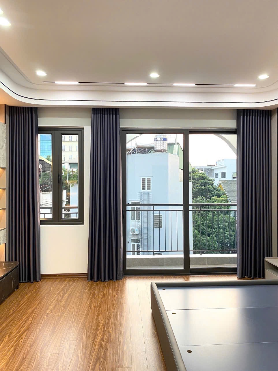 Bán nhà mặt phố Sài Đồng, dòng tiền cho thuê hàng tháng 30tr. Nhà xây kiên cố, thuận tiện kinh doanh và đầu tư.