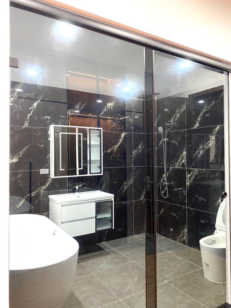 Bán gấp nhà xây mới phố Nguyễn Văn Cừ, ngõ ô tô, thang máy, nội thất châu Âu. Giá 18 tỷ.
