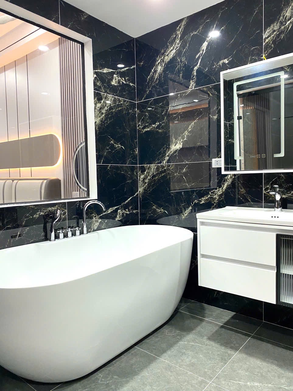 Bán nhanh nhà xây mới, thang máy phố Lâm Hạ, 68m2 mặt tiền 5m, ngõ ô tô tránh.