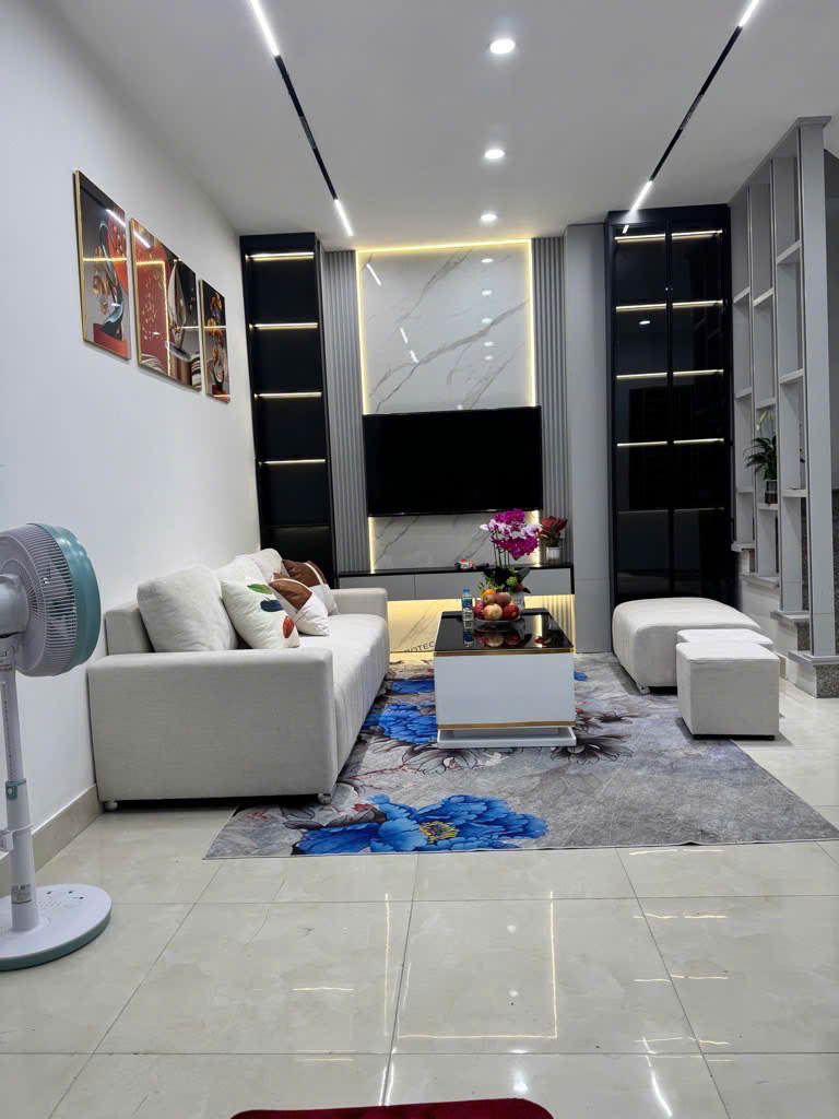 Bán nhà La Nội-giá 6,35 tỷ-diện tích 42 m2-full công năng-CĂN GÓC 3 THOÁNG