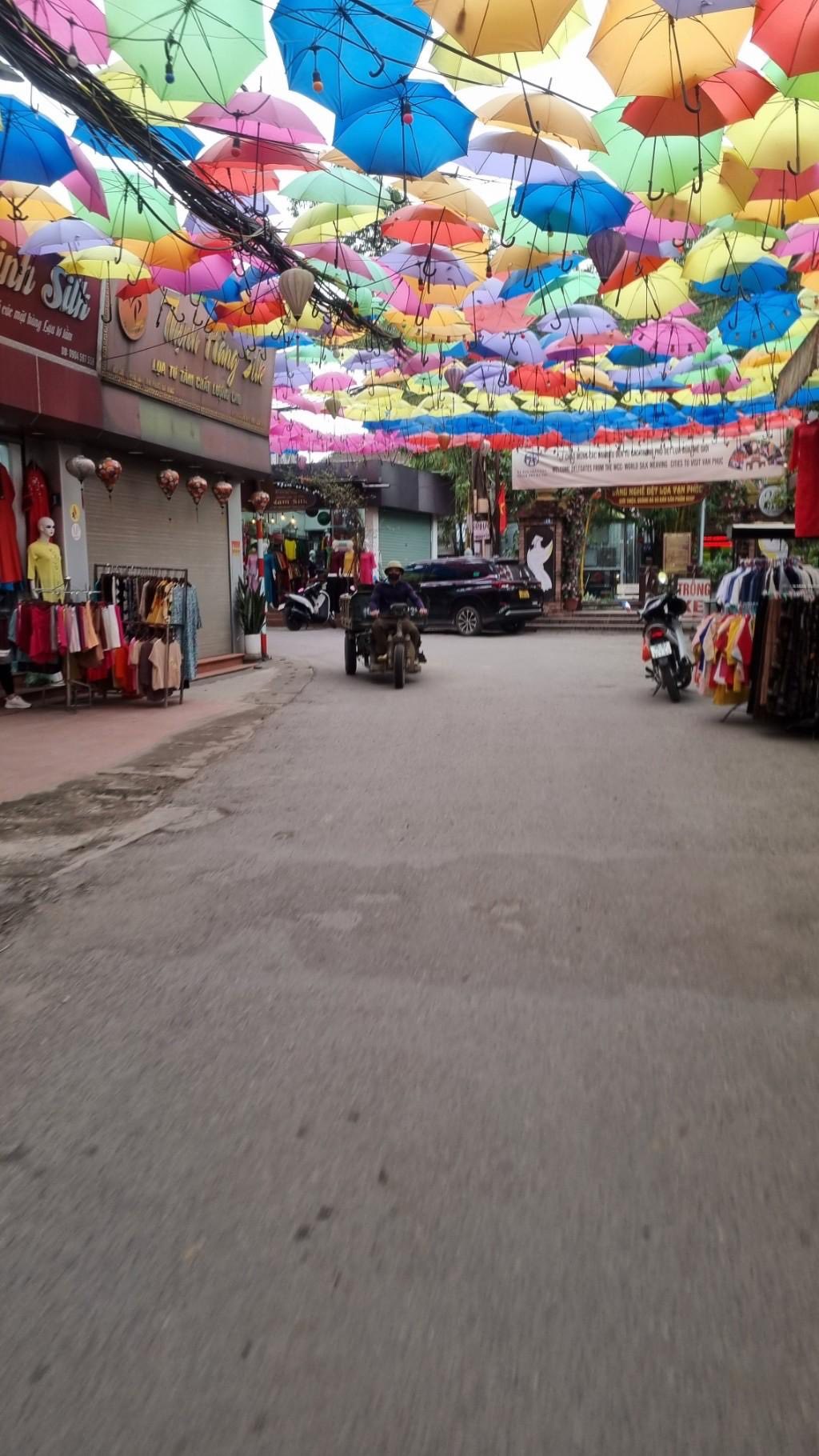 Bán nhà phố Lụa Hà Đông - 8,2 tỷ -  Khu phố sầm uất