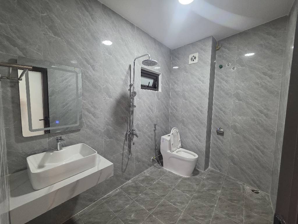 Bán nhà long biên