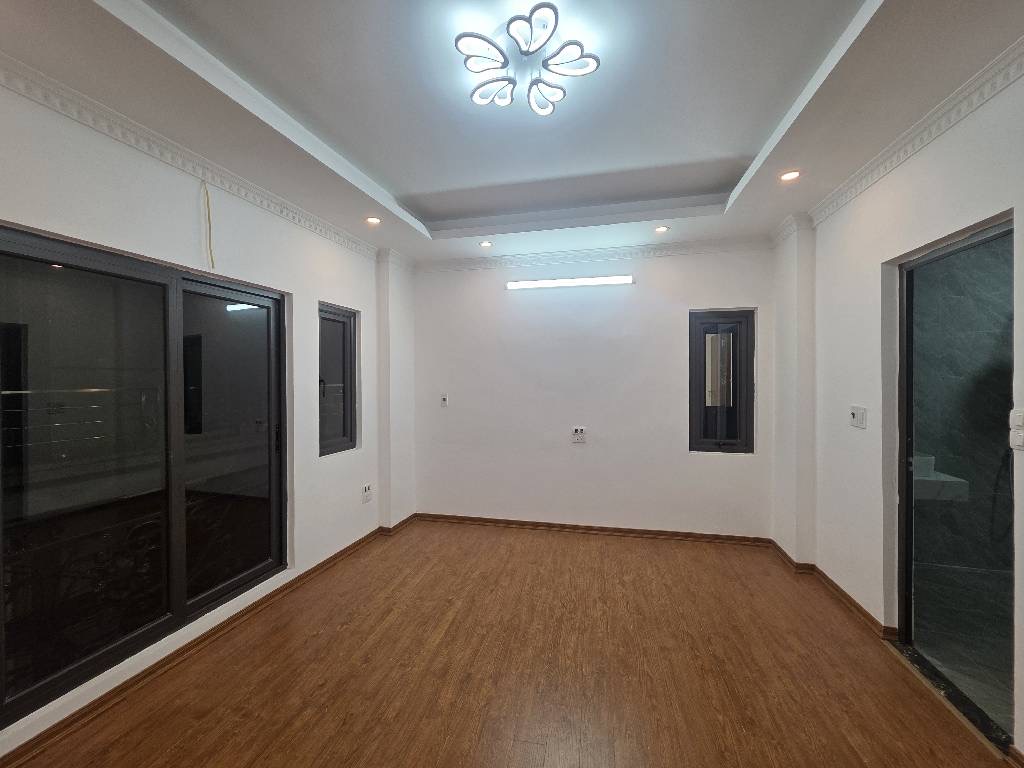 Bán nhà long biên