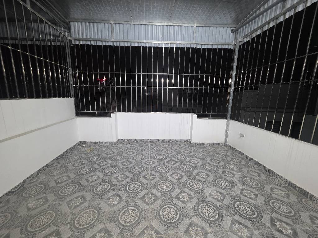 Bán nhà long biên