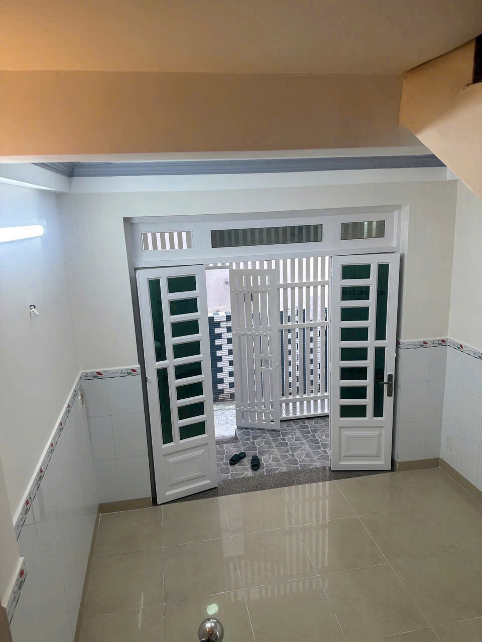 NHÀ 1 TRỆT 2 TẦNG KHA VẠN CÂN