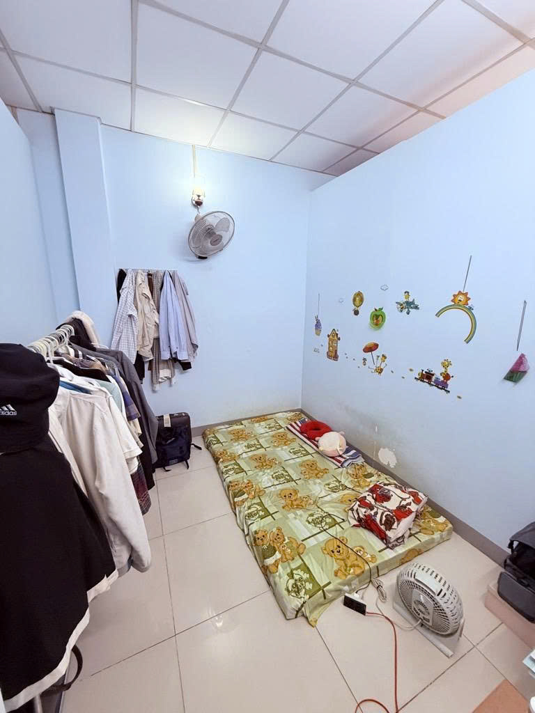 Bán nhà hẻm xe tải thông thông - 32m2 - 2 tầng - nở hậu